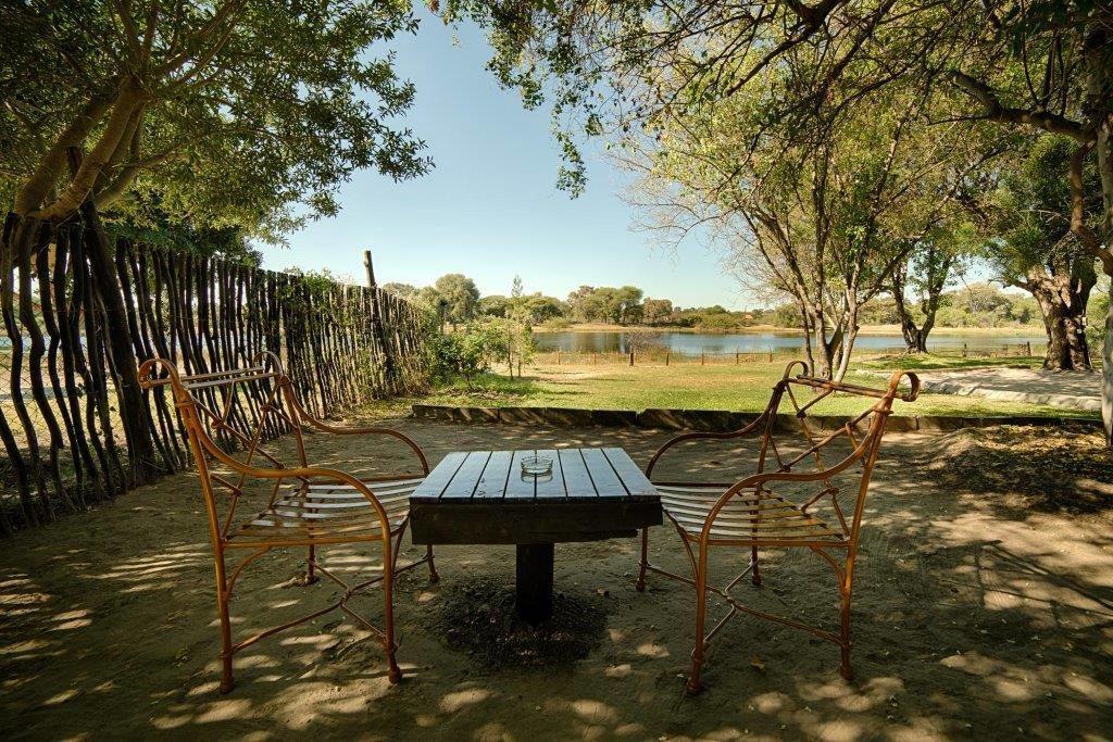 Motsebe Backpackers Hotel Maun Exterior foto