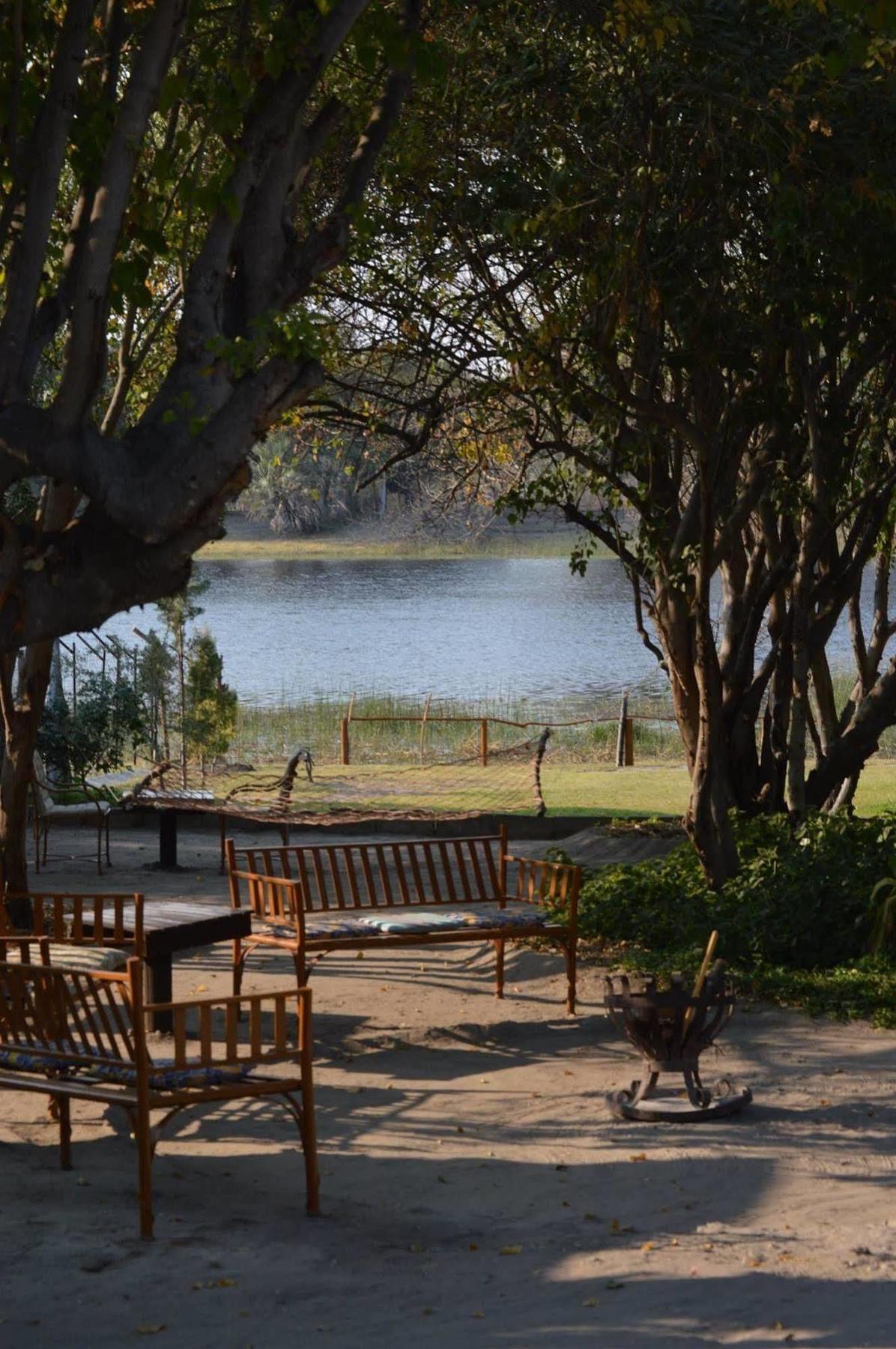 Motsebe Backpackers Hotel Maun Exterior foto